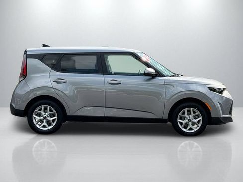 Used 2025 Kia Soul LX w/ LX Technology Package FWD image 8