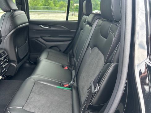 New 2025 Jeep Grand Cherokee 4WD image 7