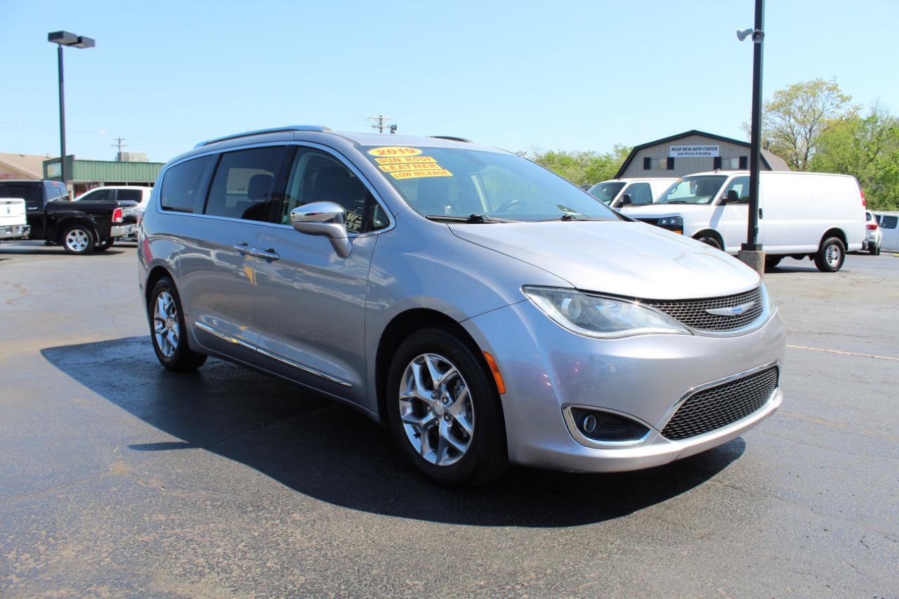 Used 2019 Chrysler Pacifica Limited FWD image 3