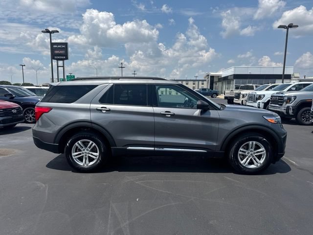 Used 2024 Ford Explorer XLT w/ Equipment Group 202A AWD/4WD image 2
