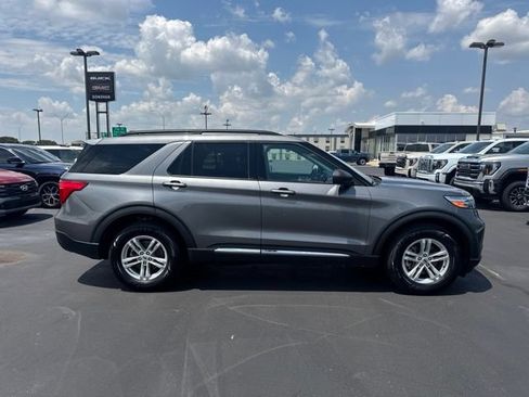 Used 2024 Ford Explorer XLT w/ Equipment Group 202A AWD/4WD image 2