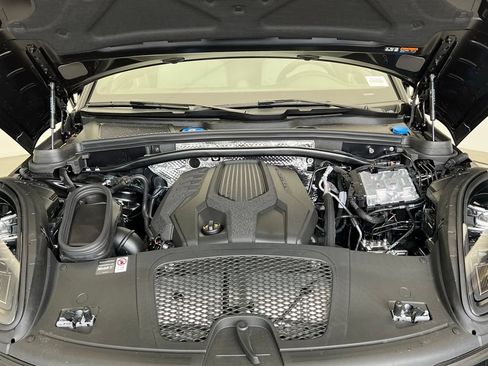 Used 2026 Porsche Macan AWD/4WD image 26