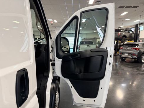 Used 2024 RAM ProMaster 2500 w/ Convenience Group FWD image 29