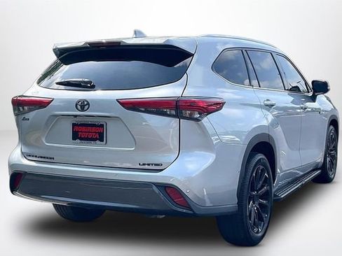 Used 2021 Toyota Highlander Limited FWD image 13
