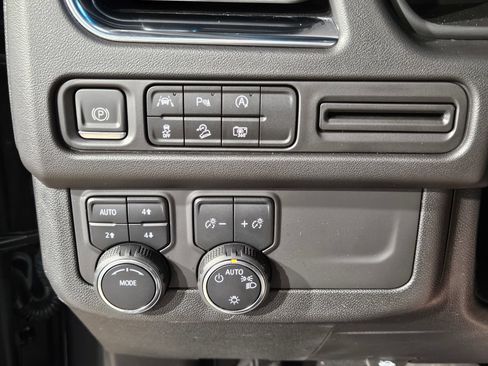Used 2024 Chevrolet Tahoe Z71 w/ Luxury Package AWD/4WD image 26