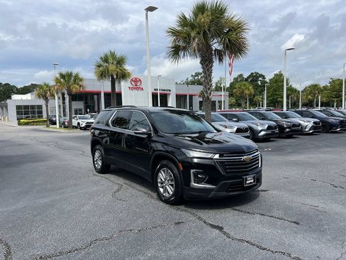 Used 2022 Chevrolet Traverse LT AWD/4WD image 2