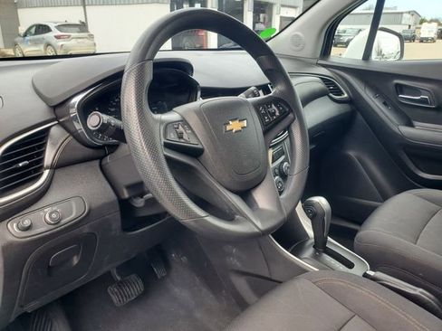 Used 2018 Chevrolet Trax LT FWD image 10