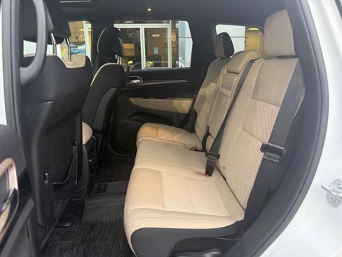 Used 2016 Jeep Grand Cherokee Laredo 75th Anniversary image 11