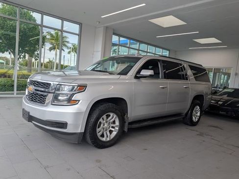 Used 2018 Chevrolet Suburban LT image 3