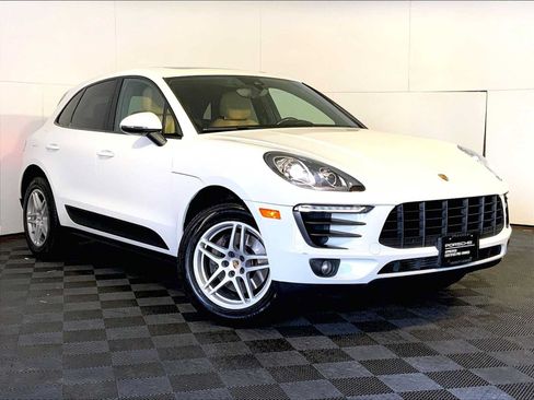 Certified 2018 Porsche Macan AWD/4WD image 9