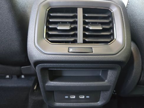 New 2026 Volkswagen Taos SE FWD image 16