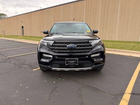 Used 2022 Ford Explorer XLT w/ Equipment Group 202A AWD/4WD image 3