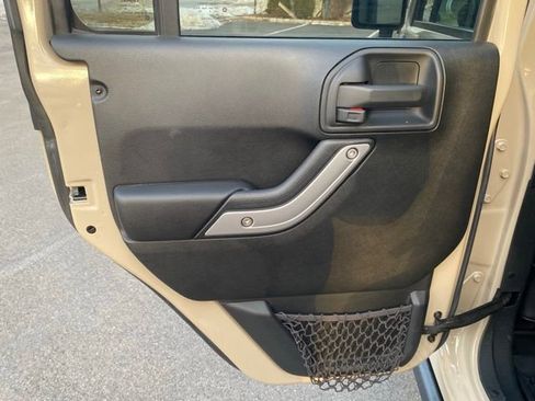 Used 2016 Jeep Wrangler Unlimited Rubicon w/ Dual Top Group image 18