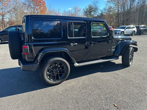 Used 2022 Jeep Wrangler Unlimited Sahara w/ Cold Weather Group image 9