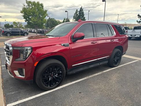 Used 2023 GMC Yukon SLT AWD/4WD image 1
