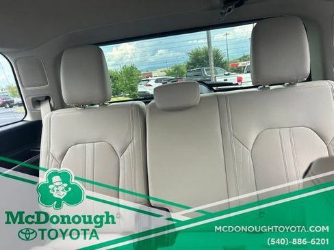 Used 2024 Ford Expedition Platinum AWD/4WD image 11