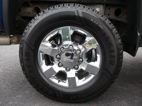 Used 2017 GMC Sierra 2500 SLT w/ Duramax Plus Package AWD/4WD image 42
