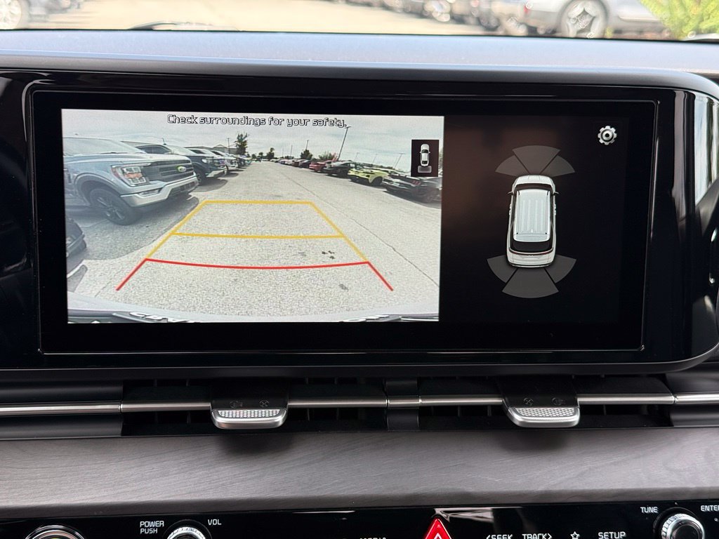 Used 2022 Kia Carnival EX FWD image 12