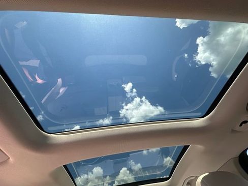 Used 2022 Mercedes-Benz GLC 300 4MATIC w/ Premium Package Lite image 14