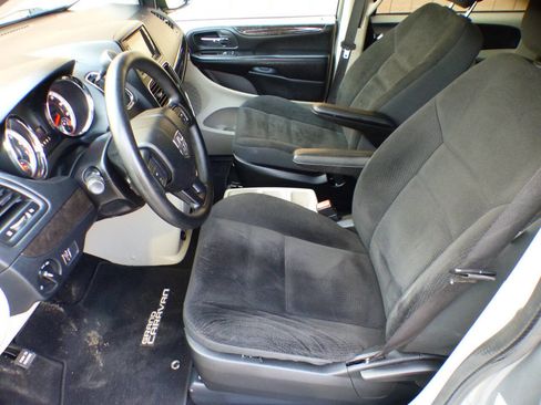 Used 2019 Dodge Grand Caravan SE image 13