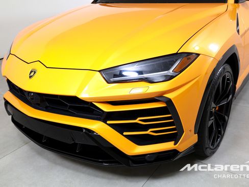 Used 2022 Lamborghini Urus AWD/4WD image 38