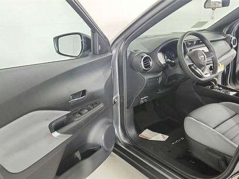 Certified 2024 Nissan Kicks SR w/ SR Premium Package FWD image 11