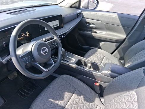 Used 2025 Nissan Kicks SV AWD/4WD image 13