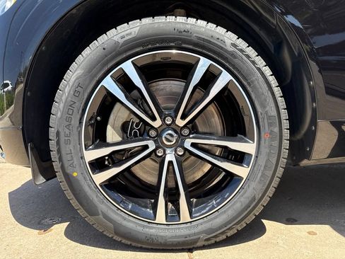 Used 2020 Volvo XC60 T6 Momentum w/ Protection Package Premier AWD/4WD image 27