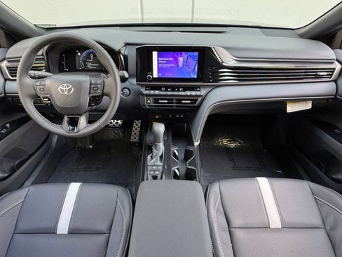 Used 2025 Toyota Camry SE w/ Convenience Package image 11