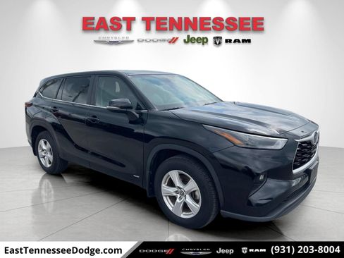 Used 2024 Toyota Highlander LE AWD/4WD image 1