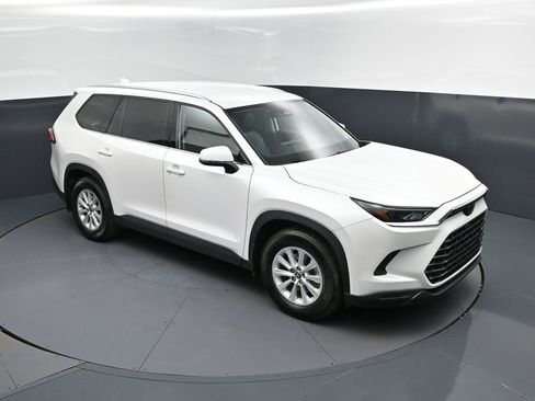 Used 2024 Toyota Grand Highlander XLE image 39