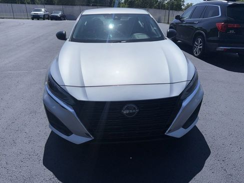 Used 2024 Nissan Altima 2.5 SV FWD image 2