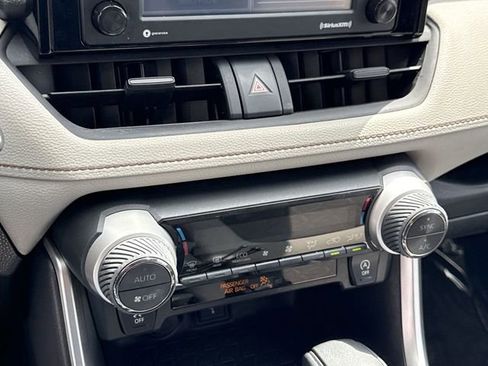 Used 2021 Toyota RAV4 XLE w/ Convenience Package FWD image 19