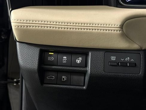 Used 2019 Toyota Avalon Limited FWD image 27