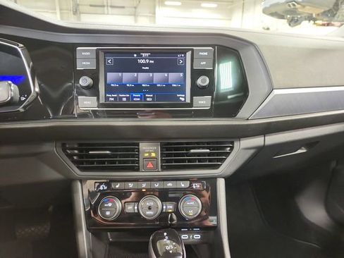 Used 2023 Volkswagen Jetta SE FWD image 16
