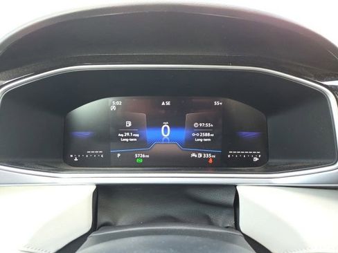 Used 2025 Volkswagen Taos SE FWD image 14