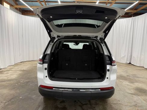 Used 2023 Jeep Grand Cherokee L Limited image 25