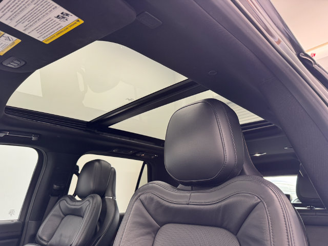 Used 2023 Lincoln Navigator L Reserve RWD image 5