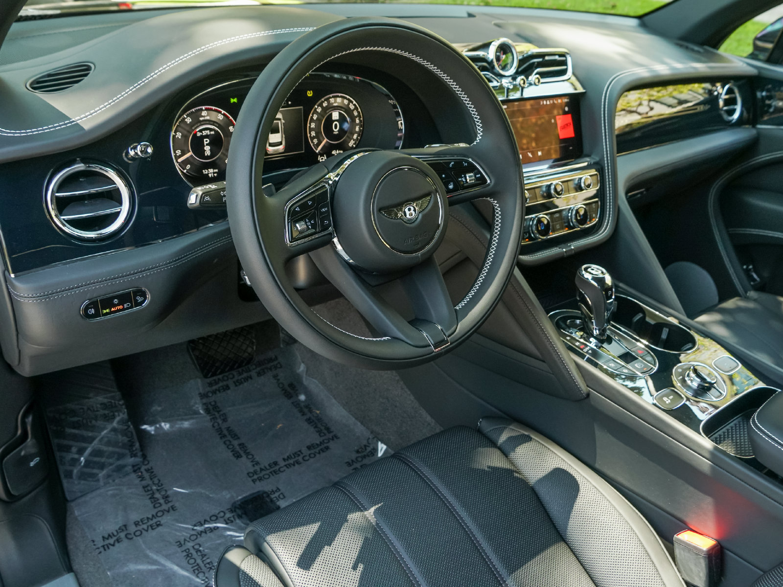 Used 2025 Bentley Bentayga Extended Wheelbase AWD/4WD image 16