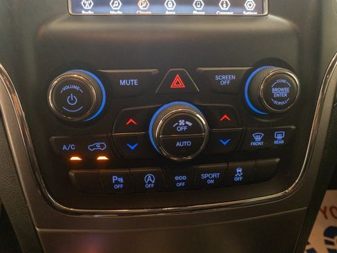 Used 2020 Jeep Grand Cherokee Laredo image 21