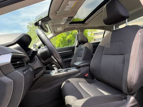 Used 2019 Nissan Altima 2.5 SV AWD/4WD image 2