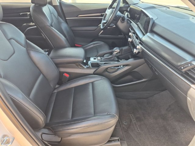 Used 2023 Kia Telluride LX FWD image 31