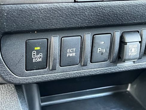 Used 2023 Toyota Tacoma TRD Off-Road w/ Technology Package AWD/4WD image 30