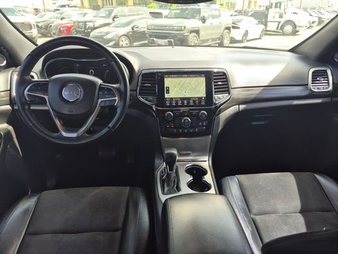 Used 2019 Jeep Grand Cherokee Altitude AWD/4WD image 28