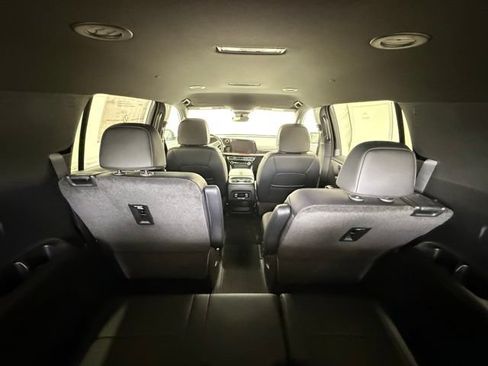New 2026 Chevrolet Traverse Z71 w/ Enhanced Driving Package AWD/4WD image 6