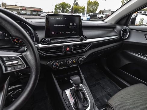 Used 2024 Kia Forte LXS w/ LXS Technology Package FWD image 18