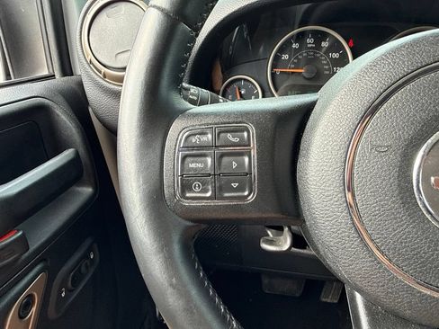 Used 2017 Jeep Wrangler Unlimited Sahara AWD/4WD image 26