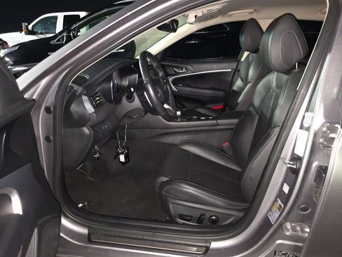 Used 2023 Genesis G70 2.0T image 6