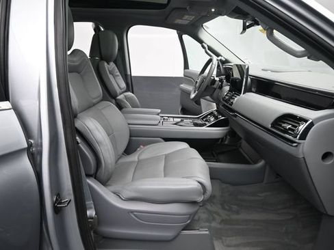 Used 2020 Lincoln Navigator Reserve w/ Luxury Package AWD/4WD image 32