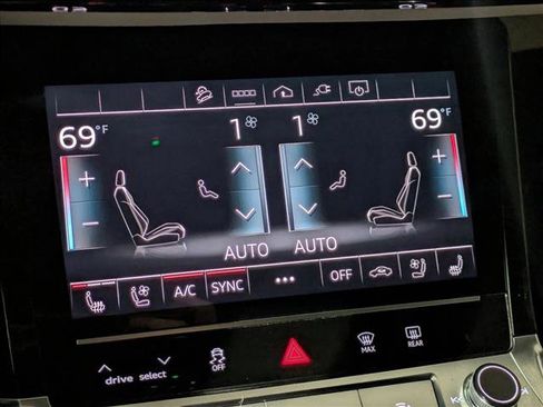 Used 2024 Audi Q8 e-tron Premium Plus w/ Premium Plus Package image 16